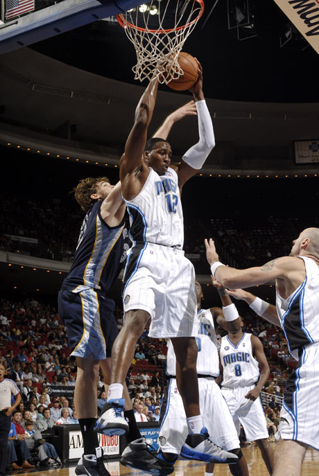 杜兰特中投命中，比赛节奏被点燃（杜兰特中距离跳投命中，比赛节奏瞬间提速）