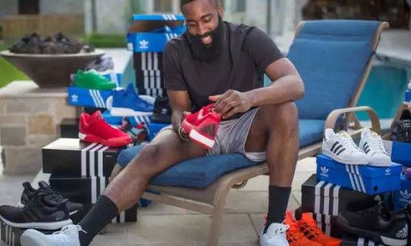 卡西利亚斯：皇马现在是联赛第一，不明白为什么要批评阿隆索（卡西利亚斯不解：皇马领跑联赛，为何还要批评阿隆索）