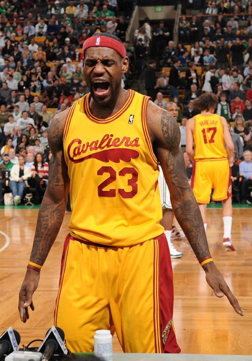 国际足联确认：2026年世界杯引进NFL规则，上下半场变四节制（FIFA官宣：2026年世界杯采纳NFL规则，比赛由上下半场改为四节制）