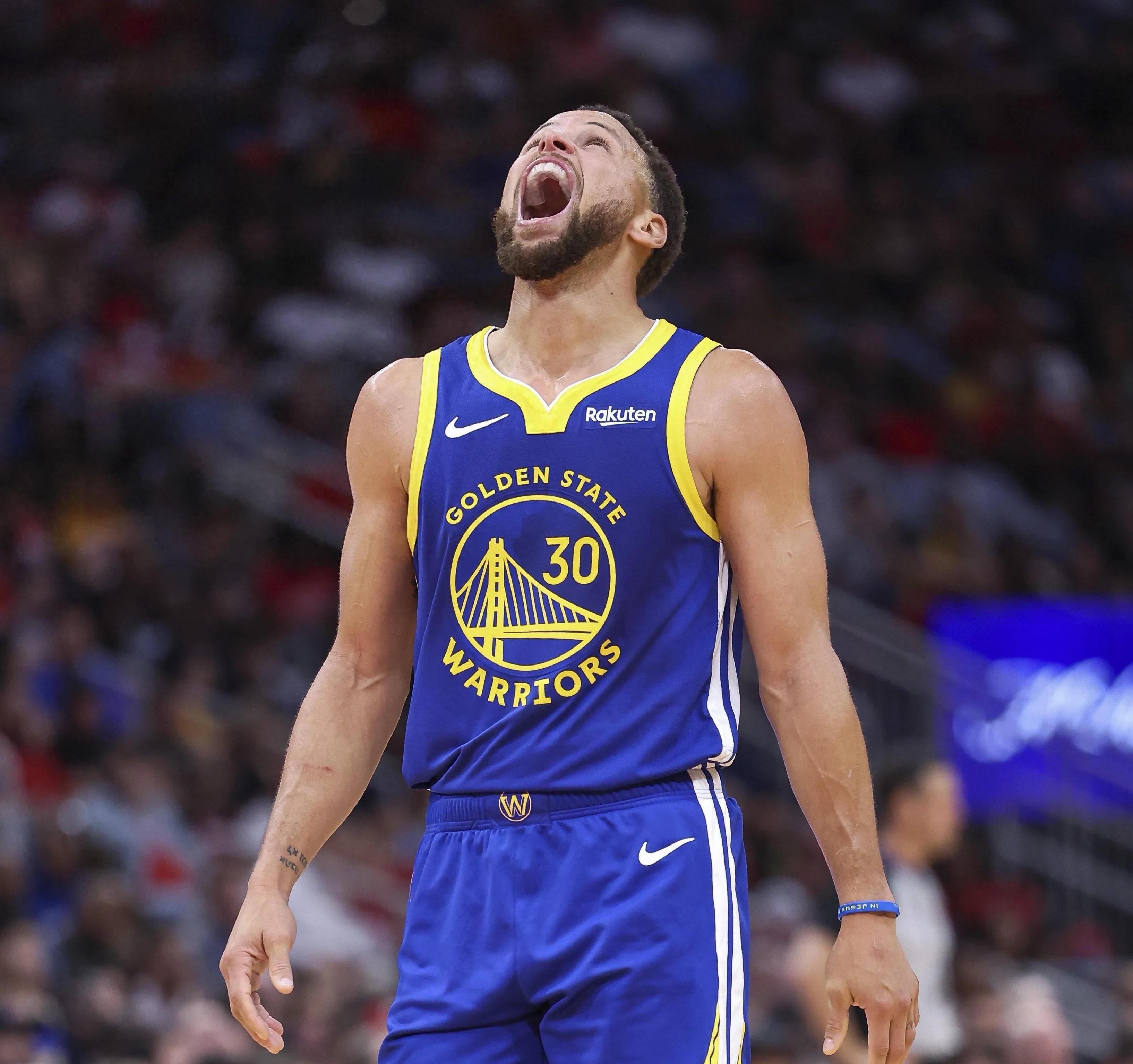 奋力反击！拉梅洛·鲍尔上篮得手 黄蜂轰出11-0扳平比分（黄蜂掀11-0攻势追平比分，拉梅洛·鲍尔上篮命中）