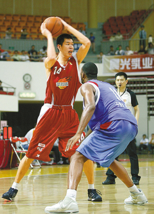 约基奇：我上半场打得太软了，攻防两端都像在划水（约基奇自责：上半场太松散，攻防两端都没拿出强度）