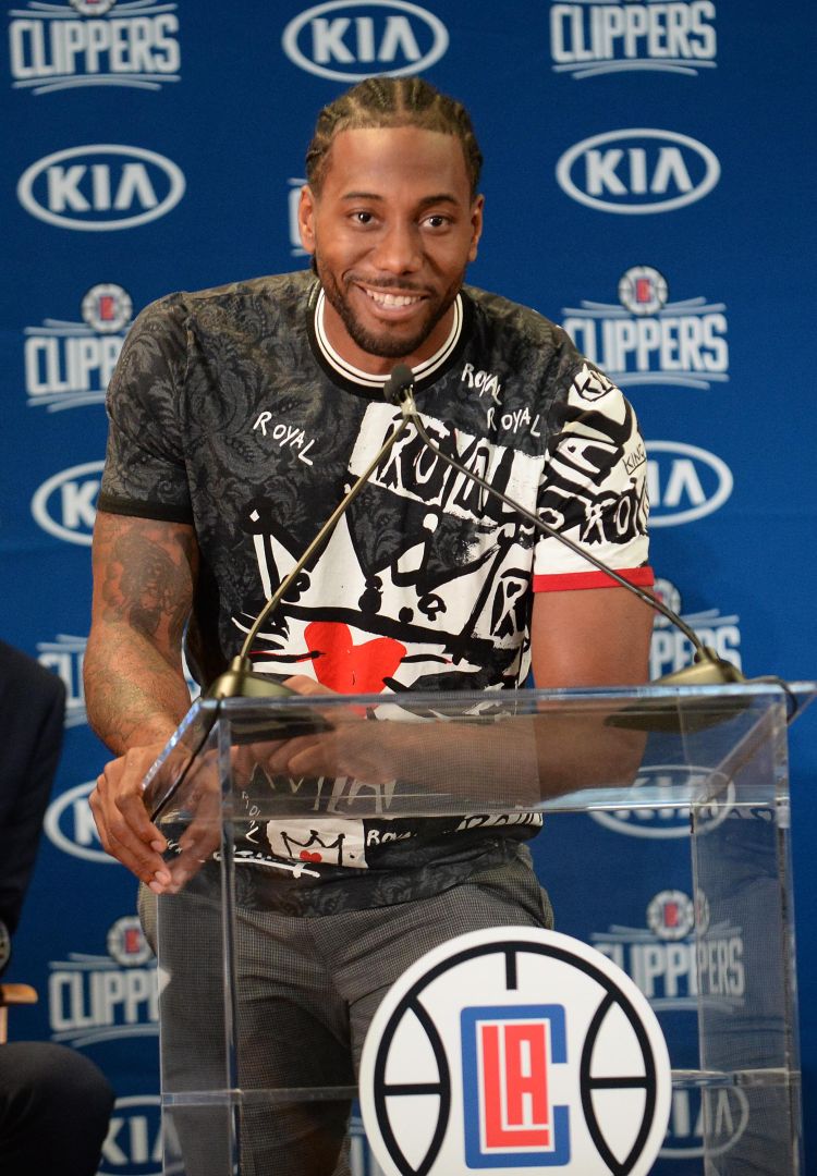 范德彪海斯沟通失误，太阳趁机暴扣得分（范德彪与海斯沟通不畅，太阳抓住机会暴扣得手）