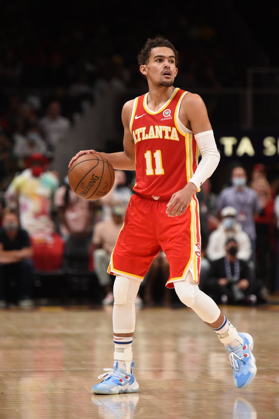 欧冠赛场精彩瞬间：巴萨主场2-0取胜,（欧冠焦点战：巴萨主场2-0告捷）