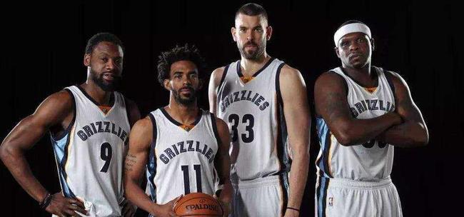 CBA半场：萨林杰&奎因合砍20分，郭昊文19分，同曦42-55落后广东（CBA半场战报：同曦以42-55暂落后广东，萨林杰与奎因合砍20分，郭昊文拿下19分）